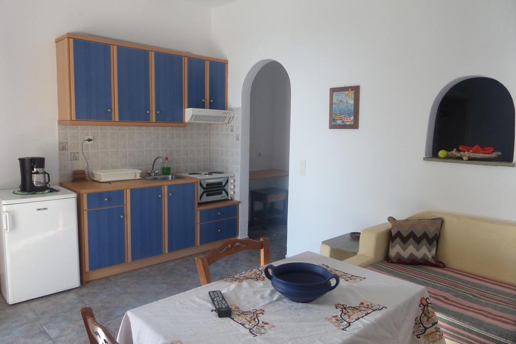 Aegean Sunset Apartment Kionia Exterior photo